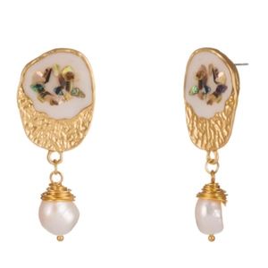 SEASHELL PEARL DROP DOWN GOLD TONE EARRING